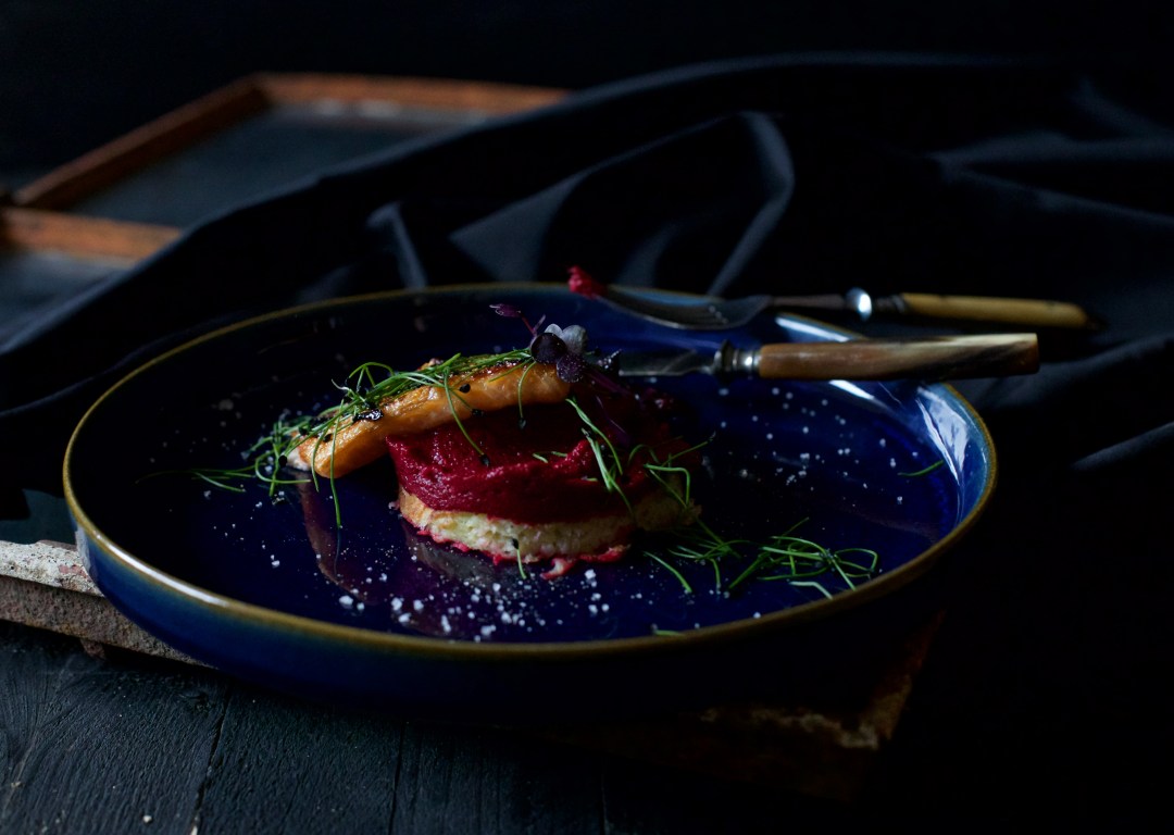 Rote Bete mit Lachs und Kartoffelpuffer
